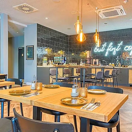 Vienna House Easy By Wyndham Szálloda 3*